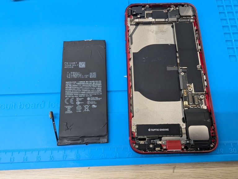 iPhone SE3（アイフォンエスイースリー）のバッテリー交換ならスマホ修理工房へお任せください